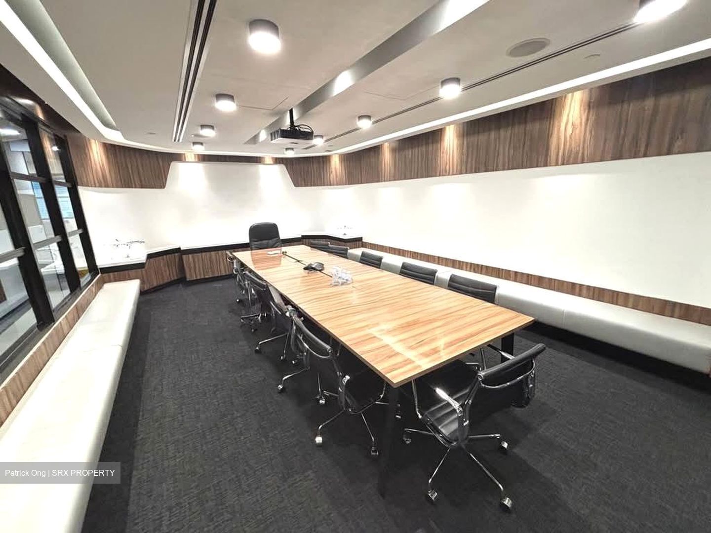 United Square (D11), Office #549418671